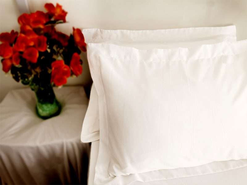 Rey's Fine Linen - Premium Collection 300 TC 100% Cotton - Oxford Pillow Cover Set