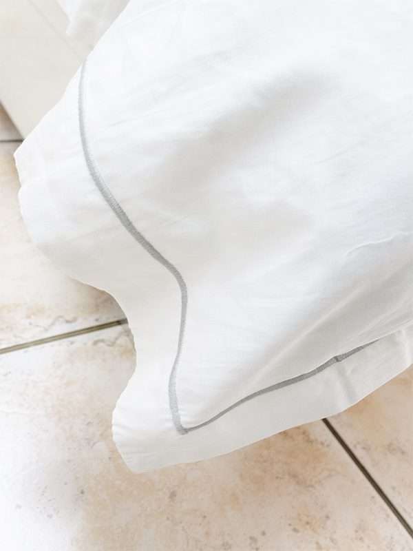 Rey's Fine Linen - Egyptian Collection - Oxford Wedding Bells Satin Stitch Duvet Cover Set