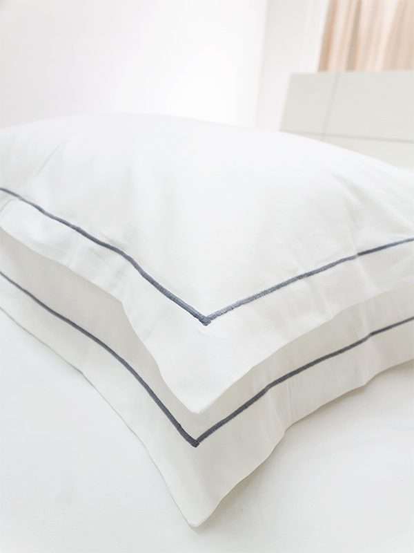 Rey's Fine Linen - Egyptian Collection - Oxford Wedding Bells Satin Stitch Duvet Cover Set