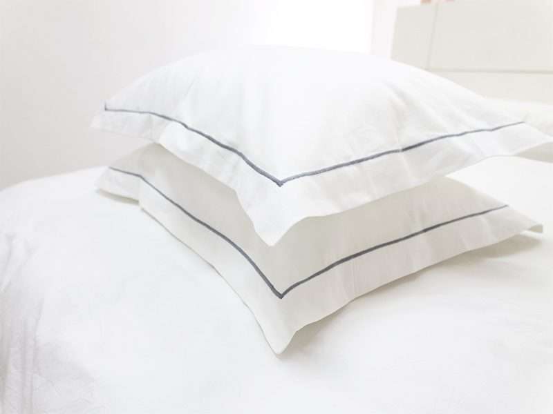 Rey's Fine Linen - Premium Collection - Oxford Wedding Bells Satin Stitch Duvet Cover Set