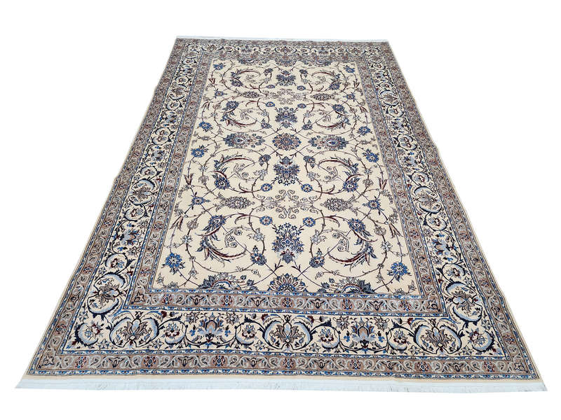 Fine Quality Persian Carpet 310 x 205 CM