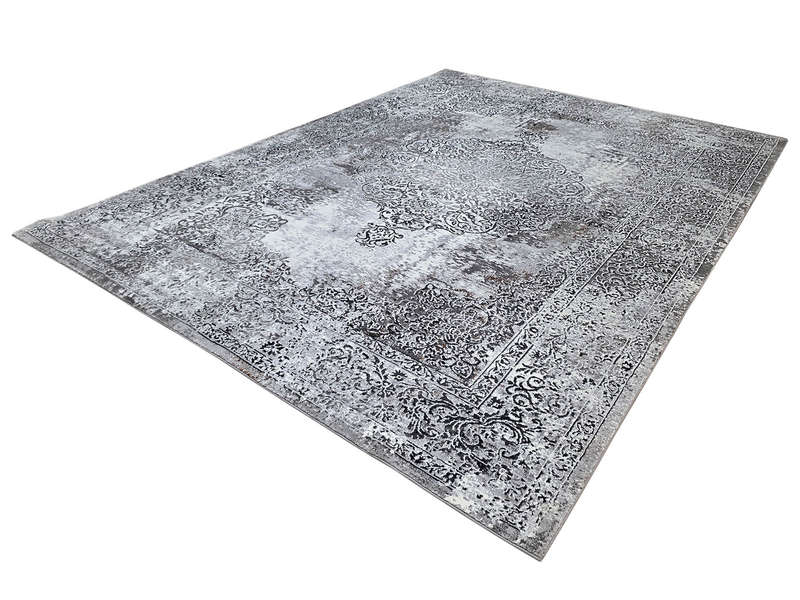 Stunning Vintage Style Machine Made Carpet - 340 x 240 CM
