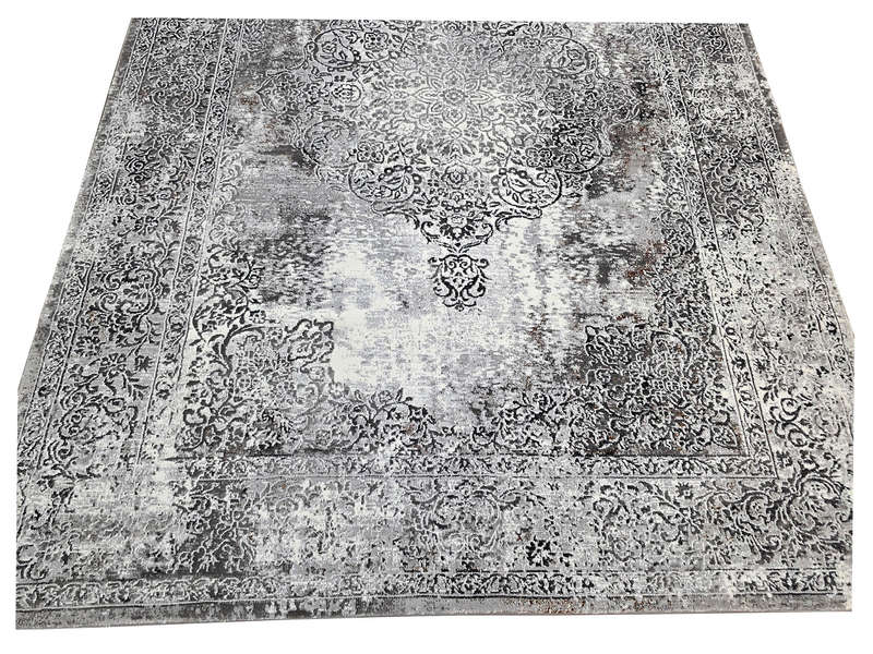 Stunning Vintage Style Machine Made Carpet - 340 x 240 CM