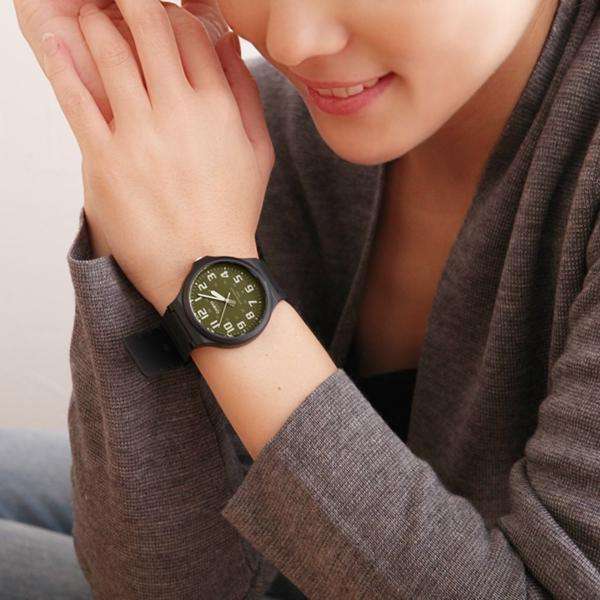 Casio Classic Quartz Easy Reader Watch with Resin Strap, Black (Model: MW-240-1BVCF)