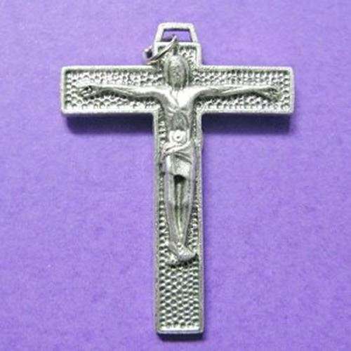 Embossed borded crucifix - 4.5cm