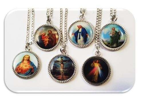 2.5cm Round Pendant & 45cm Chain - various