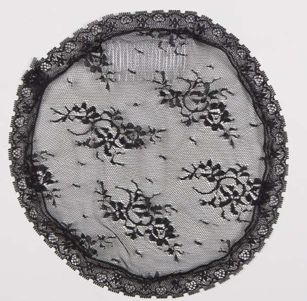 Small Chapel Cap / Mantilla - Black