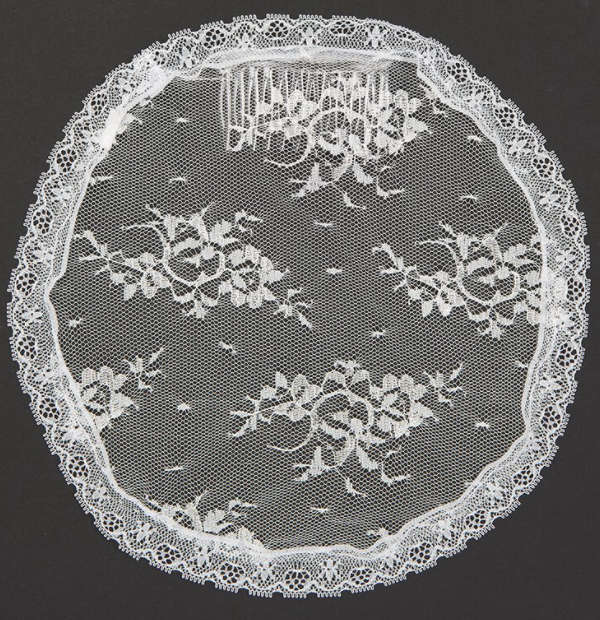 Small Chapel Cap / Mantilla - White
