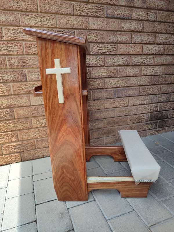 Prie-dieu - Prayer desk with padded Kneeler