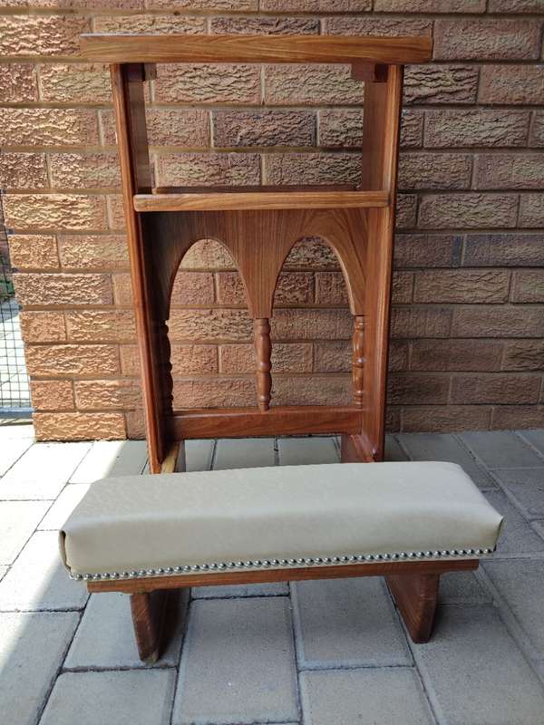 Prie-dieu - Prayer desk with padded Kneeler