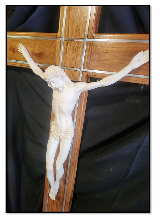 2 meter Kiaat Crucifix with Silver inlay - Vanilla Corpus
