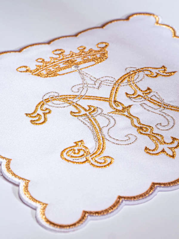 Haftina House Altar Linen Set - Golden Marian Design