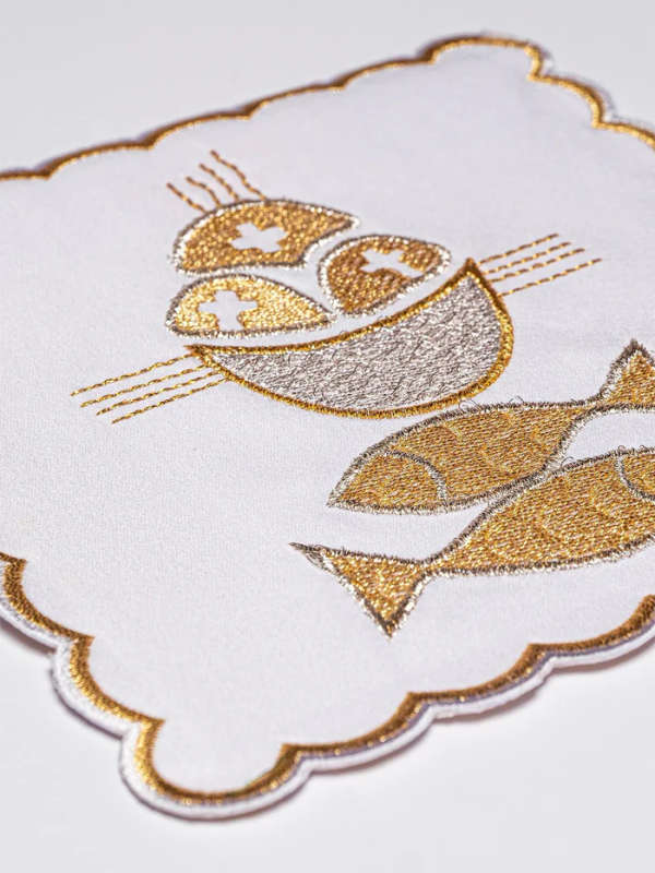 Haftina House Altar Linen Set - Gold/Silver Fishes