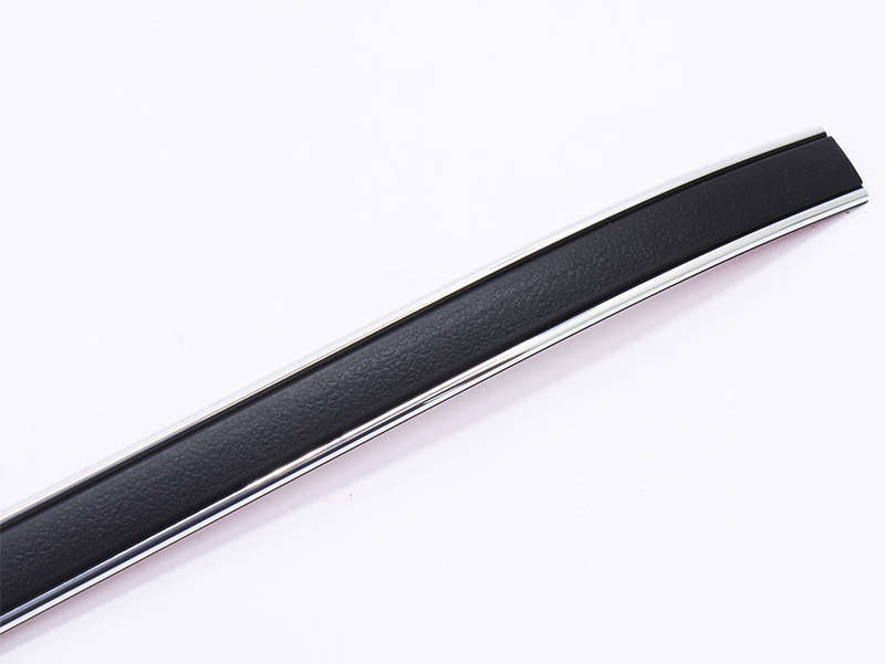 AutoGear Stick-on Rubber &amp; Chrome Door Beading - 25mm width