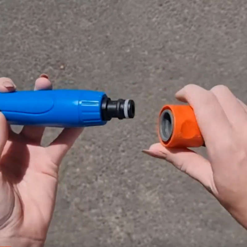 Filter cartridge cleaning comb