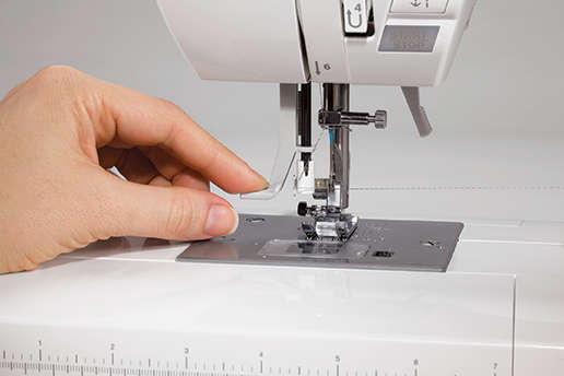 SINGER Quantum Stylist 9960  Electronic Sewing Machine
