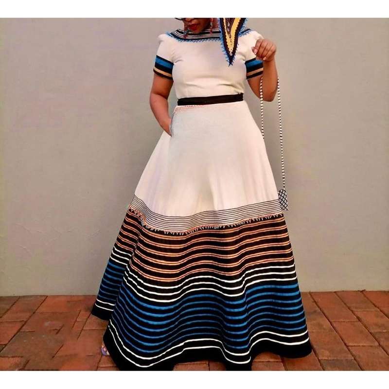 Round Neck Short Sleeves Traditional Dress