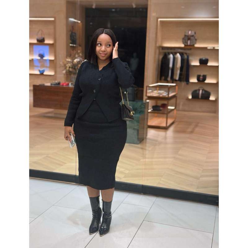 2 Pieces Ladies Elegant Knit Skirt & Sweater Set