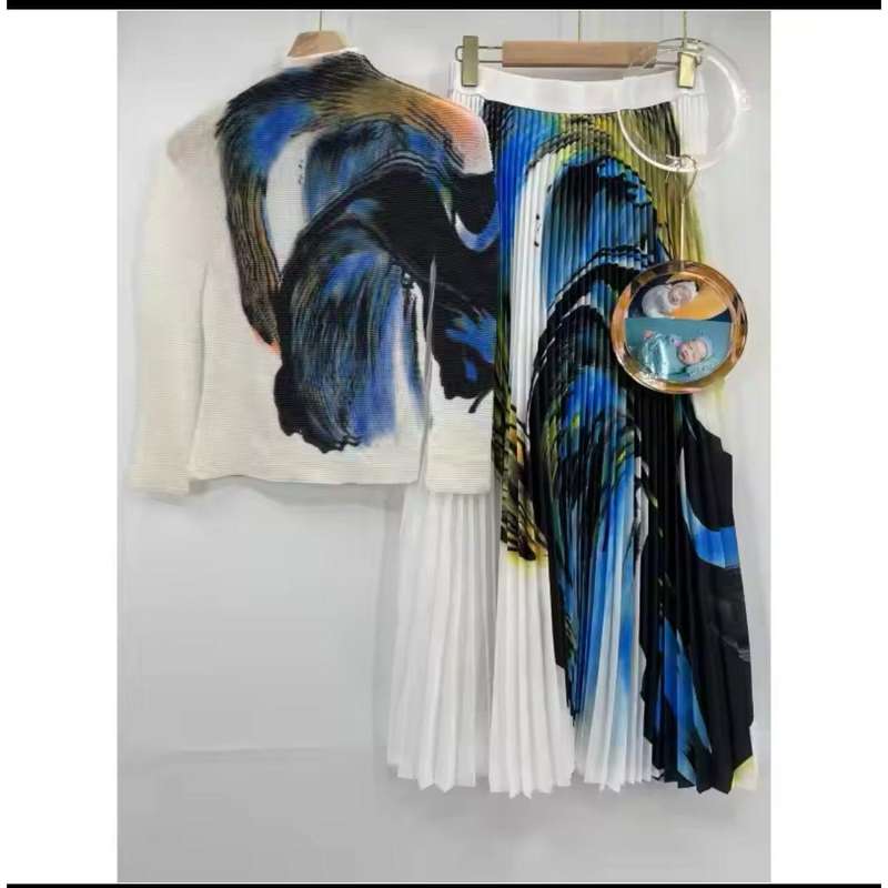 Sexy Floral Pleated Skirt and Top Set.