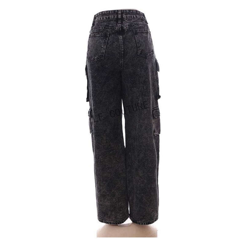 Women's Loose Fit Casual Jeans With Large Flap Pockets.