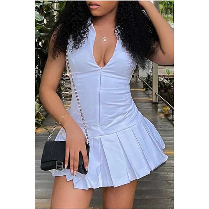 Sleeveless Pleated sexy midi dress.