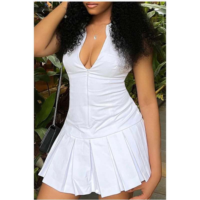 Sleeveless Pleated sexy midi dress.