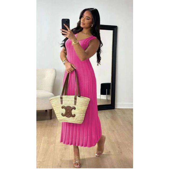 V-Neck  Contrasting Pleated Knitted Maxi Dress.