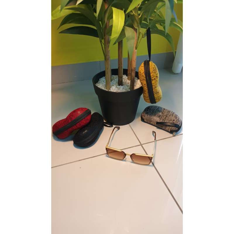 1 Pair of Unisex Retro Half-Frame Square Sunglasses with Protection