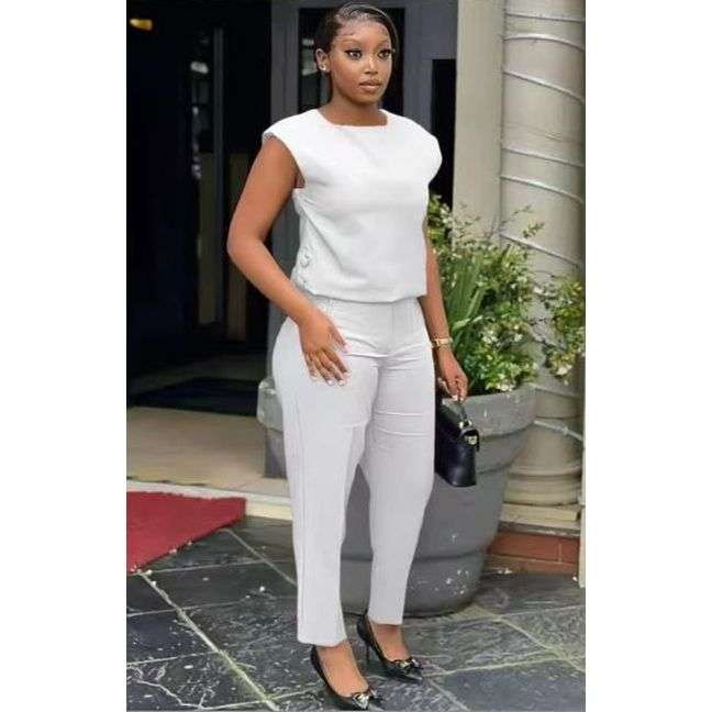 Solid Color Sleeveless Sleeved Top and Pant Set.