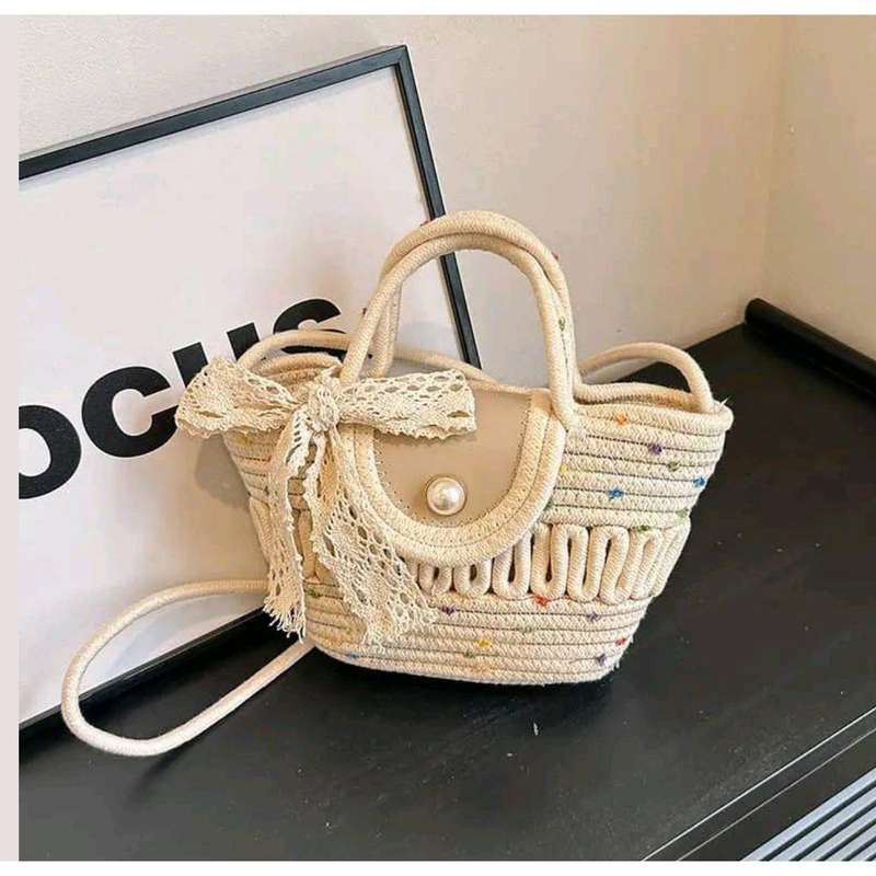 Cute Straw Décor colors handbag.
