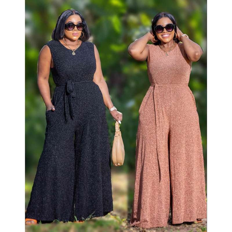 Sleeveless Round Neck Jumpsuit.