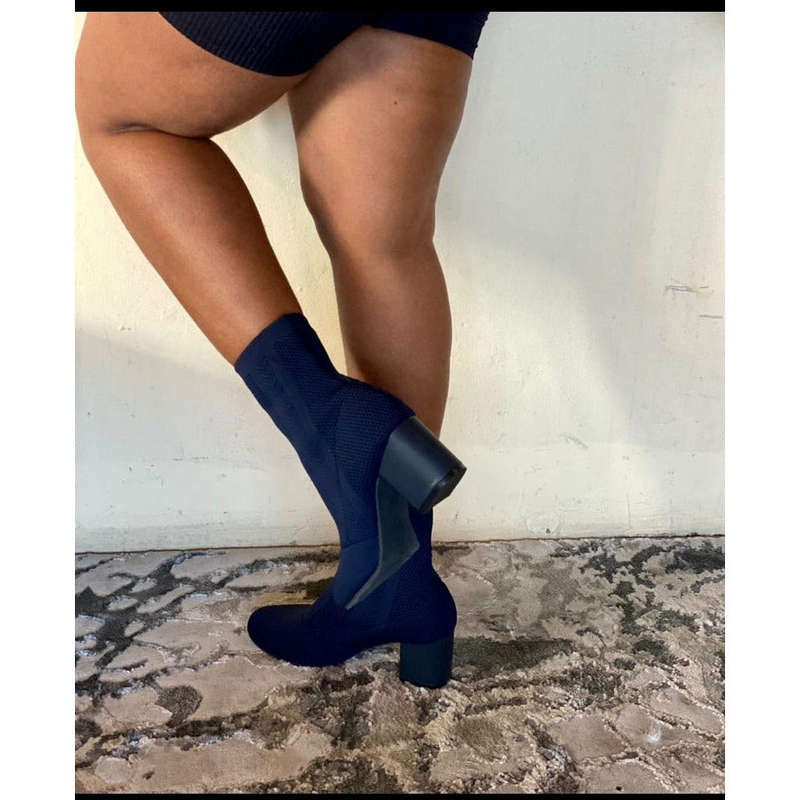 Short heel ankel boots