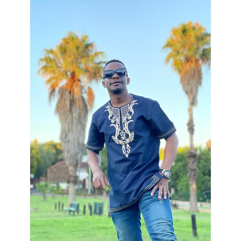 Mens African Vintage Embroidered T-Shirt - WHITE / 3XL