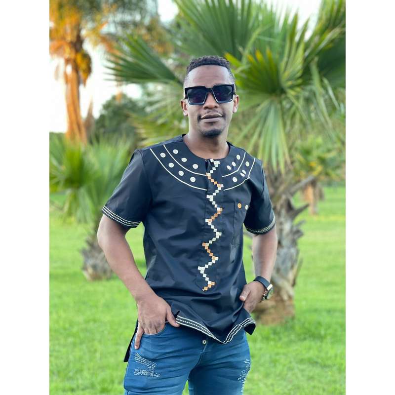 Mens African Vintage Embroidered T-Shirt - BLUE / XL