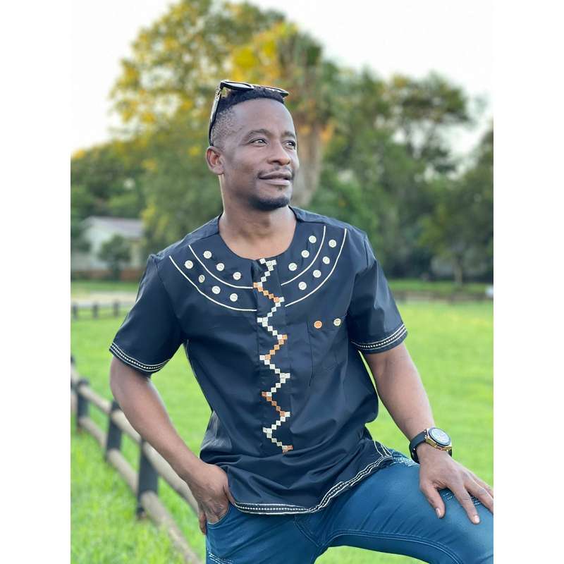 Mens African Vintage Embroidered T-Shirt - BLUE / XL
