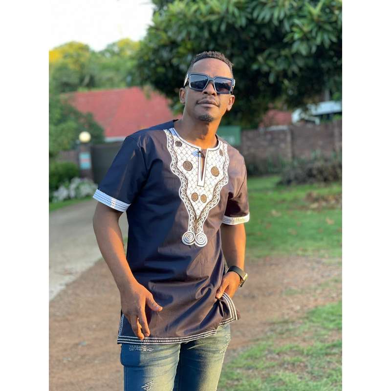 Mens African Vintage Embroidered T-Shirt - BLUE / L