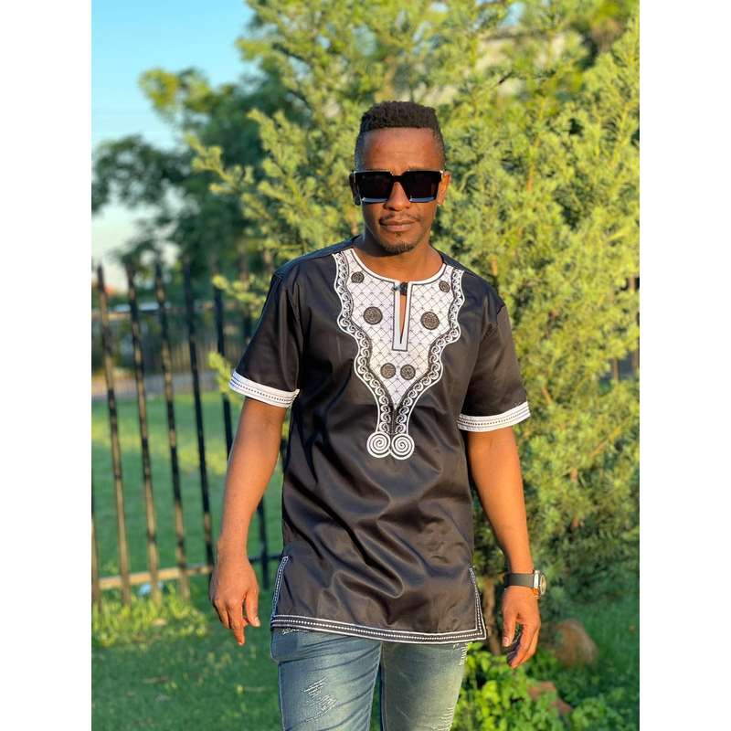 Mens African Vintage Embroidered T-Shirt - BLUE / L