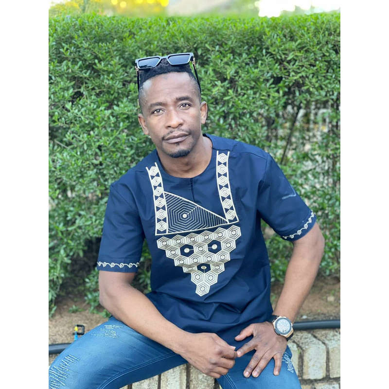 Mens African Vintage Embroidered T-Shirt - BLUE / L