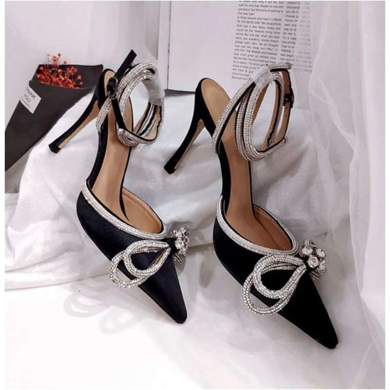 Pointed toe buckel strap high heel