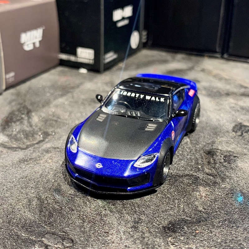 Mini GT Nissan Z LB Nation Works Serian Blue 1:64 Model
