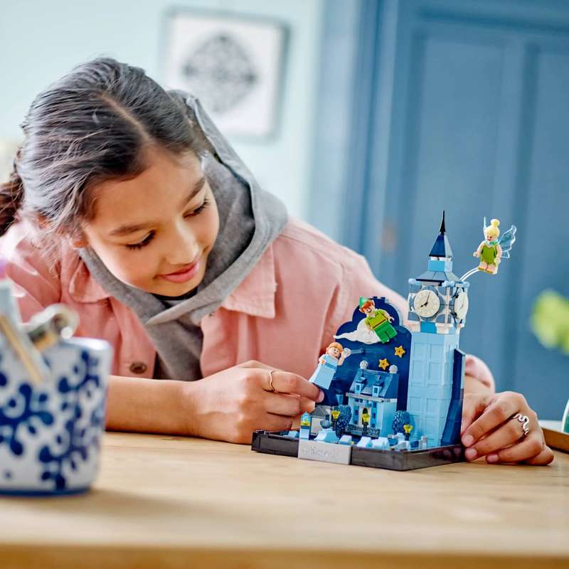LEGO 43232 Disney Peter Pan & Wendys Flight over London