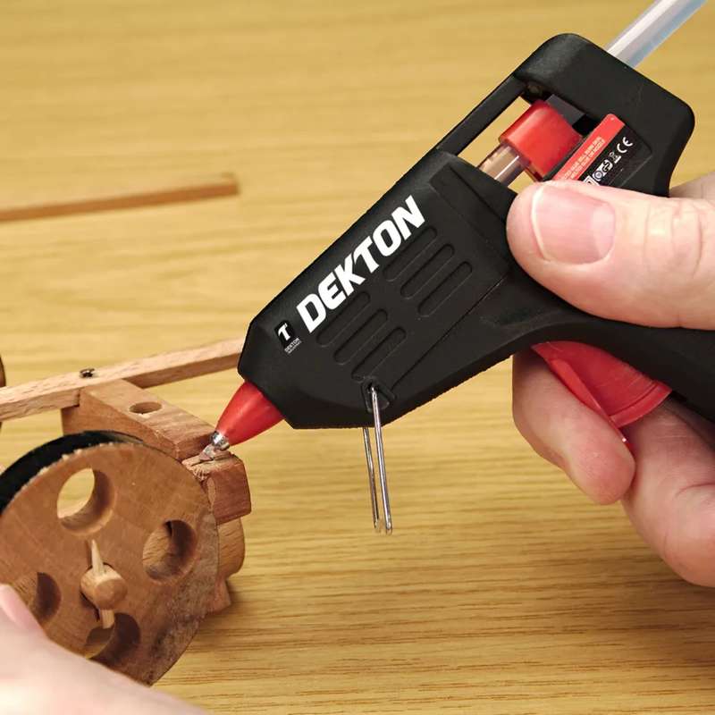 DEKTON Glue Gun with 100 Glue Sticks (EU Plug)