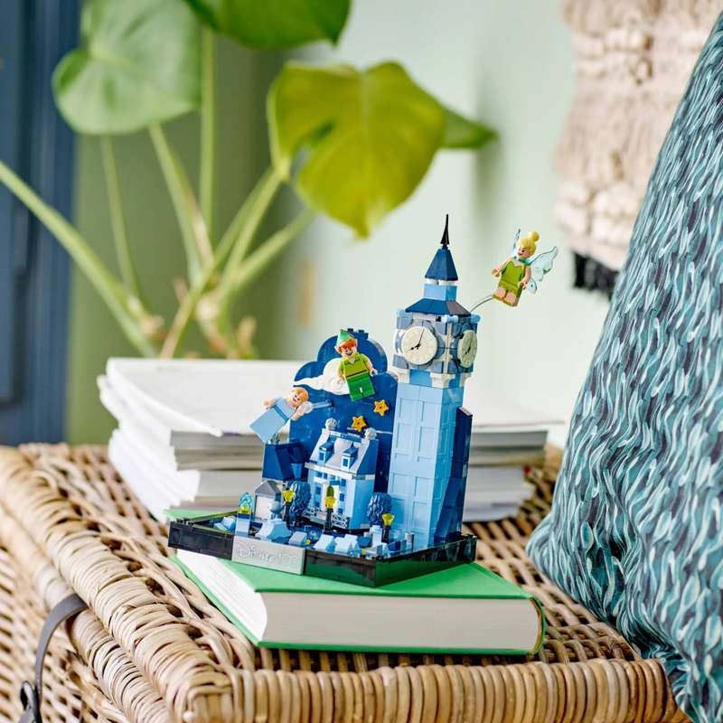 LEGO 43232 Disney Peter Pan & Wendys Flight over London