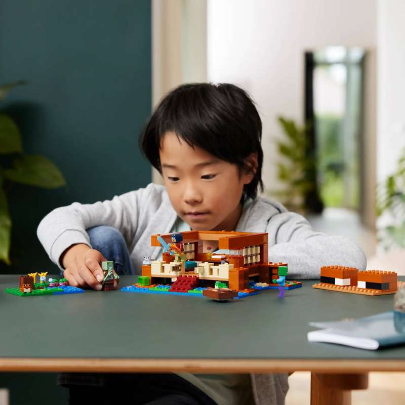 LEGO 21256 Minecraft The Frog House