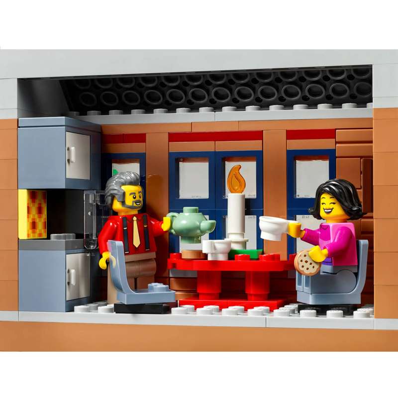 LEGO 10308 Icons Holiday Main Street