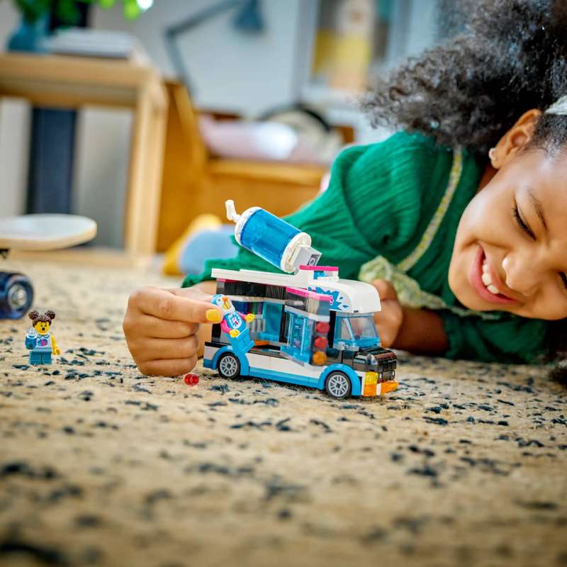 LEGO 60384 City Penguin Slushy Van