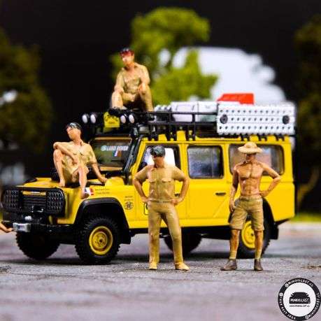Mini GT Metal Figurine Camel Trophy Crew 1:64 Model