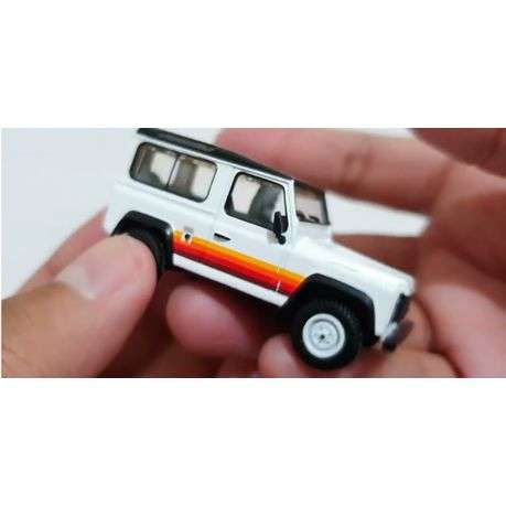 Mini GT Land Rover Defender 90 Wagon White 1:64 Model