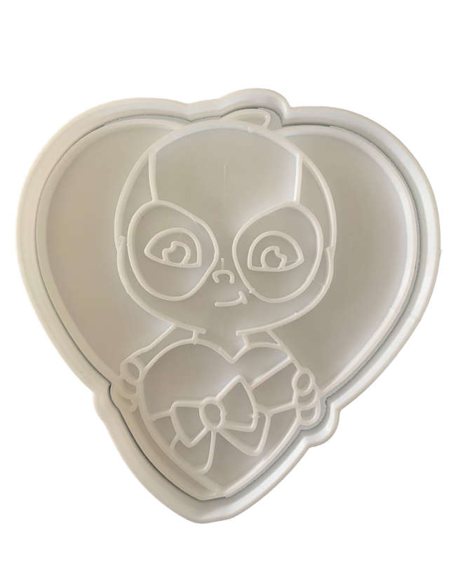 Hubbe Cookie Cutter - Valentine's Superhero with a Heart Box