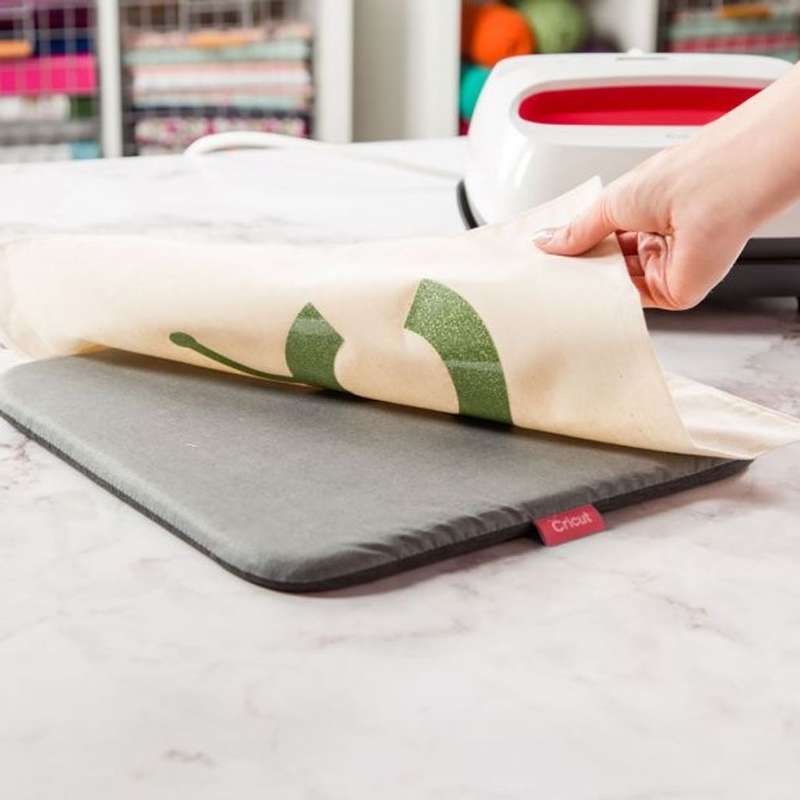Cricut EasyPress Mat (30x30cm); 2006053; Protect your surface area and achieve flawless iron-on a...